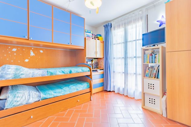 APPARTAMENTO CON 2 CAMERE,DOPPI SERVIZI,GARAGE E TERRAZZA - Foto 7