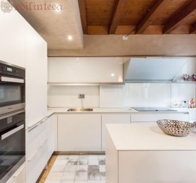 ATTICO DI RAFFINATO CHARME - GRANDE TRILOCALE CON RECUPERO SISMA BONUS - Foto 2