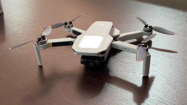 Drone Dji Mini 2 Fly Moro Combo + accessori