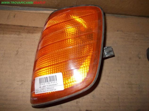 FANALINO ANT.S. ARANCIO MERCEDES Serie W124/S124  Parti elettriche  Fanaleria  Proiettori  Fanalino comple MERCEDES - Serie W124/S124 - 01-02-1985 - 0