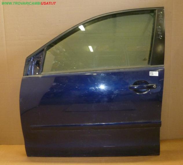 PORTA ANT.S. BLU MET. C/ALZ E SERR.  Carrozzeria  Lamierati esterni  Porte  Porta ant. sx. VOLKSWAGEN - POLO - 01-10-2001 - 01-04-2005
