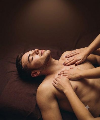 Tantra Candele e 4 mani...... Tel:3508185584