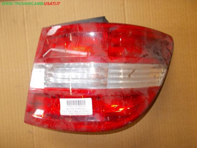 FANALE POST.D.(parte est.) ROSSO / BIANCO / ROSSO MERCEDES Classe B (T245) Parti elettriche Fanaleria Fanali Fanale post. sx. MERCEDES - Classe B