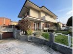 BRUGHERIO: IN VENDITA VILLA BIFAMILIARE CON GIARDINO PRIVATO