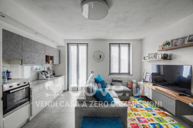 Appartamento di 60 m² con 2 locali e box auto in vendita a Gavirate