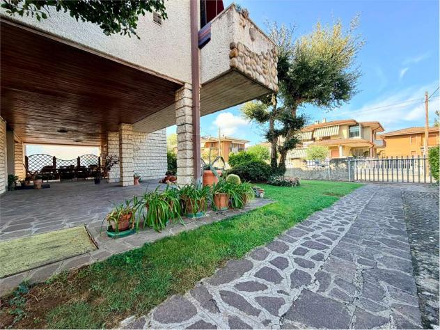 V005519 - VILLA SINGOLA CON AMPIO GIARDINO PRIVATO - Foto 5