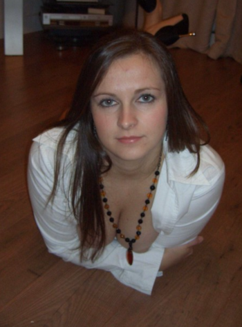 Donna di Monopoli, 28 anni.  Fisico Normale Tel: