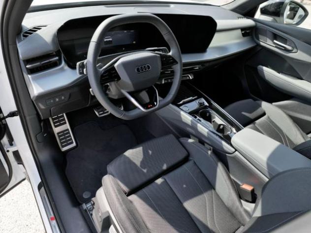 AUDI Q3 NEW 2.0 Tdi 150cv S-tronic S-line edition rif. 23993546 - Foto 6