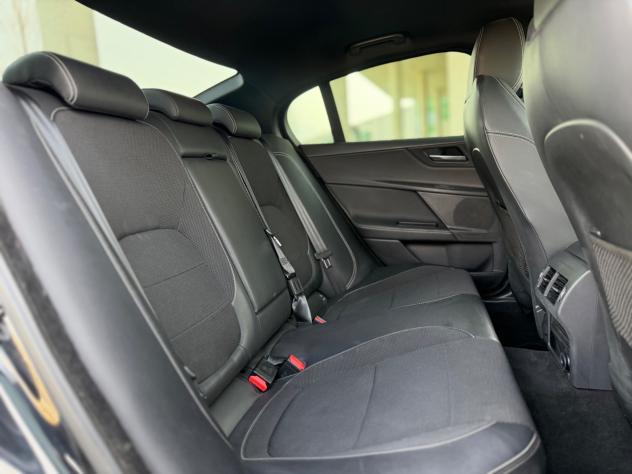 Jaguar XE 2.0 D Turbo R-Sport - Foto 10