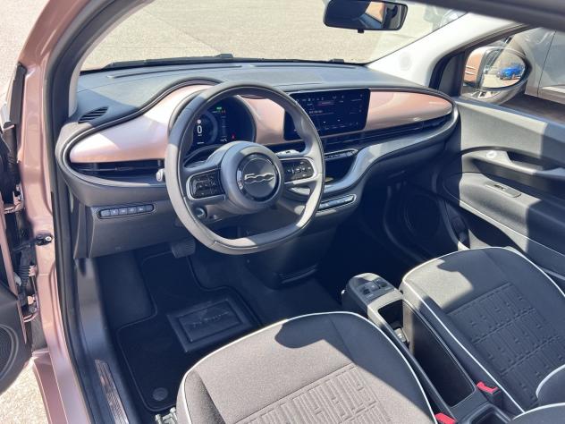 FIAT 500 Electric 42KW 118cv / Batteria grande - Foto 10