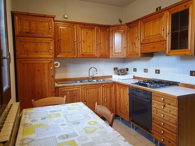 Cucina completa in vero legno di Ciliegio Naturale ben conservata