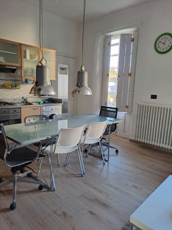 2 POSTI LETTO IN CAMERA CON BAGNO AUTONOMO 360euro/mese spese Incluse caduno - Foto 2
