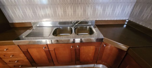 Cucina angolare in legno (330x260) + Lavastoviglie BOSCH + Tavolo e 6 Sedie - Foto 2
