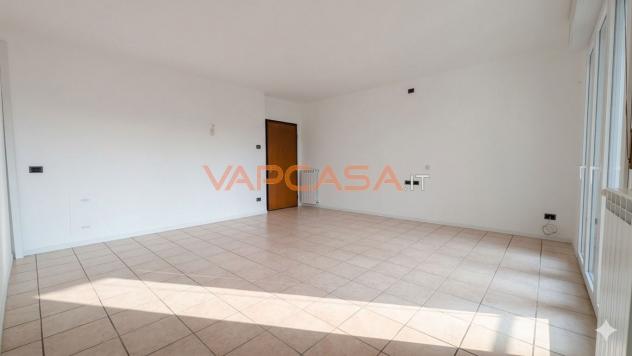 ESCLUSIVO E LUMINOSO TRIOLOCALE CON BOX DOPPIO - Foto 12