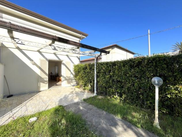 BIFAMILIARE di 6 vani e di 143 mq (PIETRASANTA) rif. MP980 - Foto 2