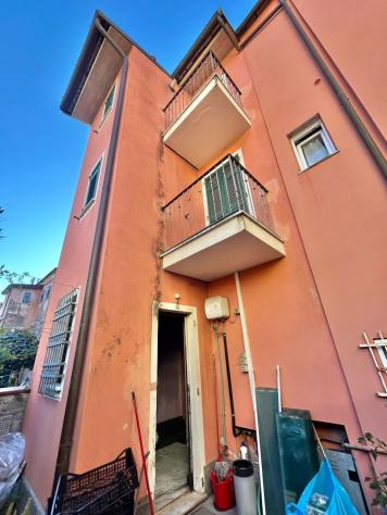 1 Vetrina in vendita a Sarzana