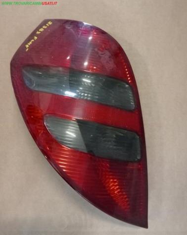 FANALE POST.SX ROSSO/FUME' MERCEDES Classe A - O.E.: A1698200964L Parti elettriche Fanaleria Fanali Fanale post. sx. MERCEDES - Classe A - 01-10-2