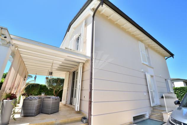 VILLA di 11 vani e di 160 mq (PIETRASANTA) rif. 111 - Foto 3