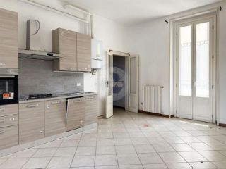Bilocale con cucina arredata a Monza Via Porta Lodi 5