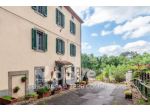 Villa di 250 m² con più di 5 locali e posto auto in vendita a Castel del Piano
