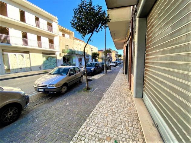 LOCALE COMMERCIALE VIALE MARGHERITA - MONDRAGONE - Rif. F2935 - Foto 3