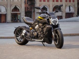 Ducati Diavel V4 DARK STEALTH YELLOW