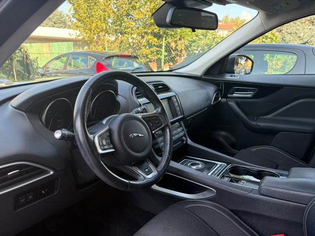 Jaguar F-Pace 2.0 D 180 CV AWD aut. R-Sport - Foto 8