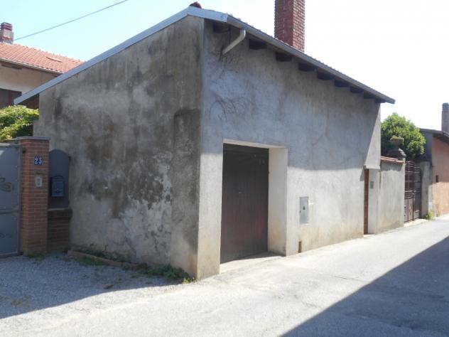 Indipendente su 2 piani: piano terra con ingresso con vano con comoda scala di collegamento, ampia cucina abitabile, sala, camera con bagno, altra cam - Foto 12