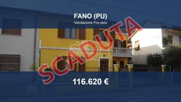 Immobile in asta di 171 m², box auto in vendita a Fano