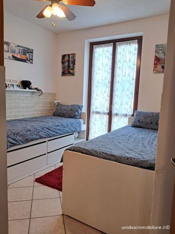 Varano Borghi - villetta a schiera quasi completamente indipendente - Foto 9