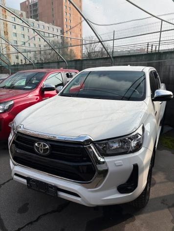 Toyota Hilux 2.8 D-4D 48V A/T 4WD DC Lounge - Foto 2