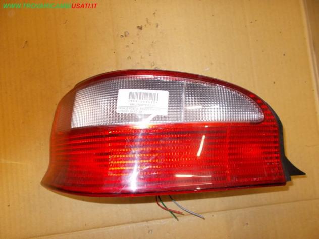 FANALE POST.S. ROSSO BIANCO CITROEN SAXO (S8)  Parti elettriche  Fanaleria  Fanali  Fanale post. sx. CITROEN - SAXO - 01-09-1999 - 01-03-2004
