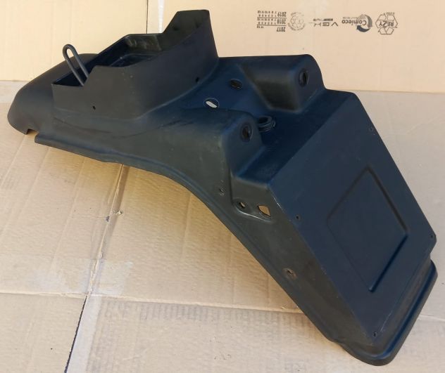 PARAFANGO POSTERIORE PORTATARGA per CAGIVA ALA AZZURRA 350/650 usato integro