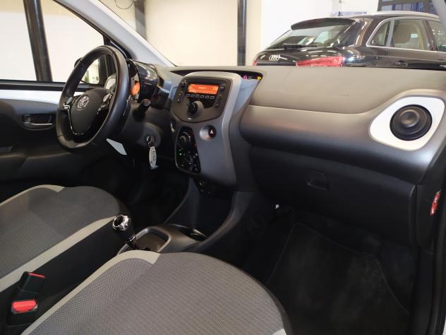Toyota Aygo Connect 1.0 VVT-i 72 CV 5 porte x-cool MMT - Foto 9