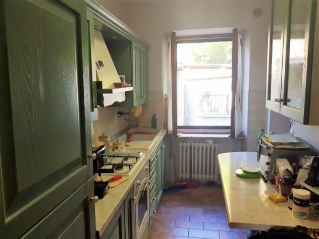 Orvieto - Vendesi appartamento indipendente con cantina e locali magazzino nelle immediate vicinanze del centro storico.