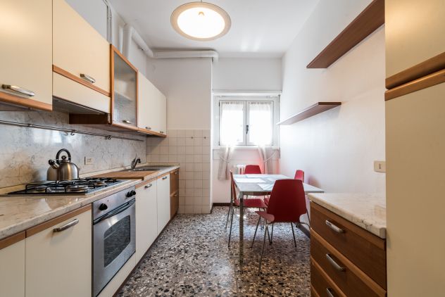 AMPIA STANZA COMODISSIMA PER LINEA LILLA IN ZONA BICOCCA - Foto 4