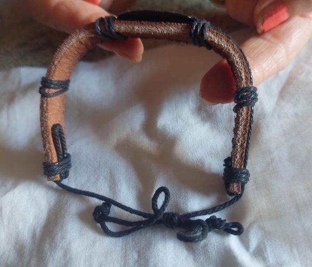 bracciale artigianale in cuoio nero design tartaruga - Foto 3