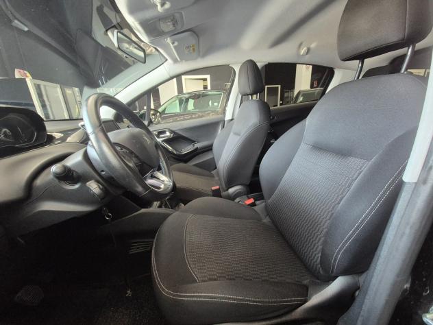 Peugeot 208 BlueHDi 75 5 porte Black Line - Foto 9