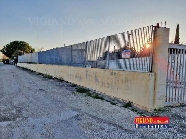 FITTASI - VIA CASTELLUCCIO - SEMINTERRATO MQ. 315 + PIAZZALE MQ. 500.