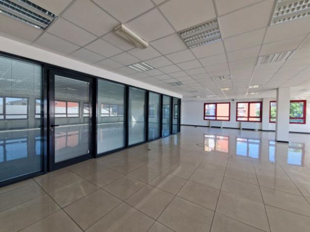 Immobile di 240 m² con 1 locale in affitto a Pero - Foto 19