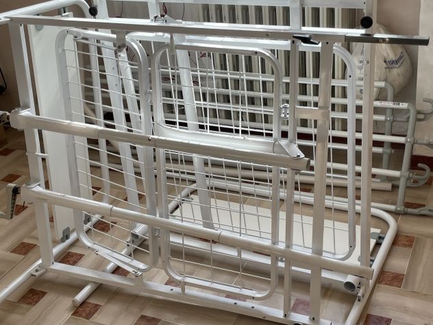 Letto Ortopedico di 2m, a due Manovelle , con sponde e triangolo alzamalati. - Foto 2