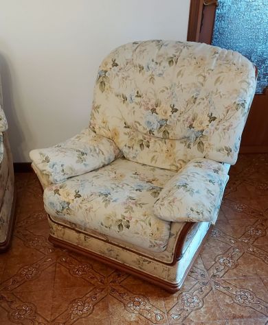 Divano 3 posti e due poltrone - Foto 4