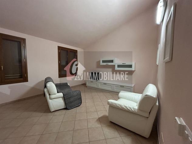 Elegante villa con giardino privato e possibilità bifamiliare - Foto 18