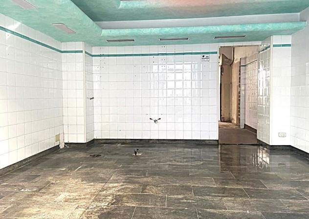 Locale commerciale in affitto a Acireale