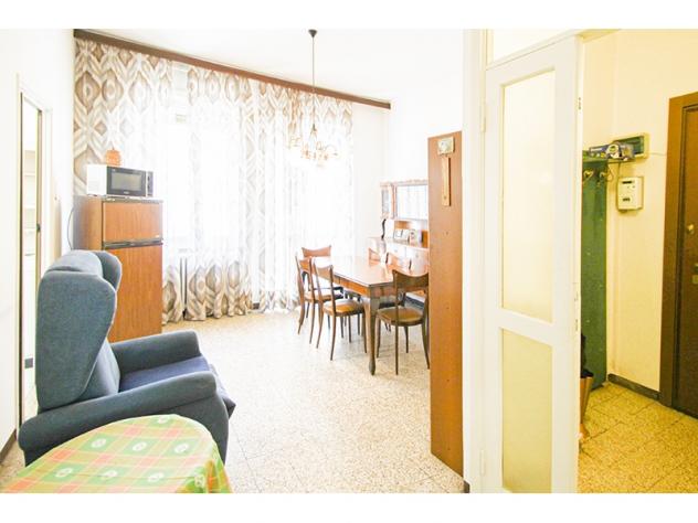 TRILOCALE al piano rialzato con GIARDINO, BOX e CANTINA - Foto 2