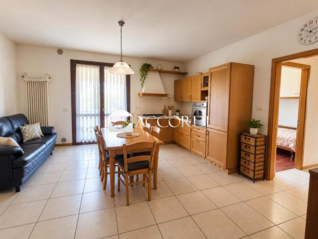 APPARTAMENTO di 3 vani e di 77 mq (SAN VENDEMIANO) rif. SM74
