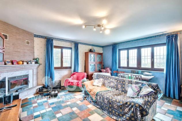 Villa di 598 m² con più di 5 locali e posto auto in vendita a Torrazza Piemonte