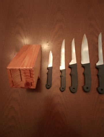 Ceppo in legno massiccio con 5 coltelli - Foto 4