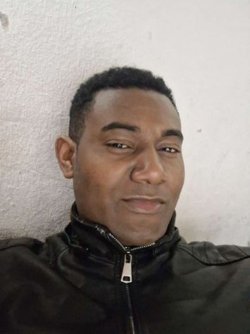 Hi everyone I'm available for older women looking for sex.. Tel:3501458101