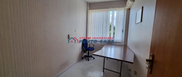 VIA VIRGILIO – Appartamento uso ufficio non arredato al P.T. rialzato, 130 mq ca. – 6 vani + acc. + p.auto. Buone condizioni. Euro 700 CL GI - Foto 6